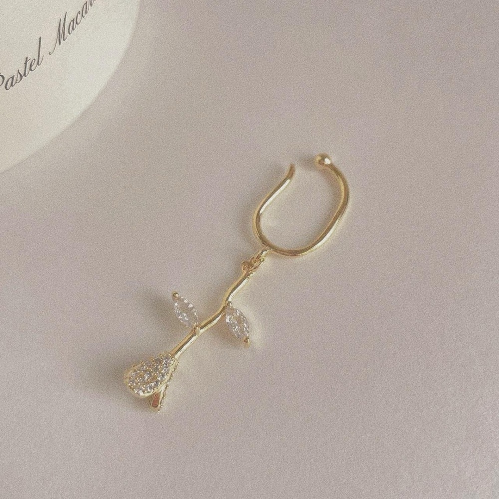 Gold floral zirconia ear cuff